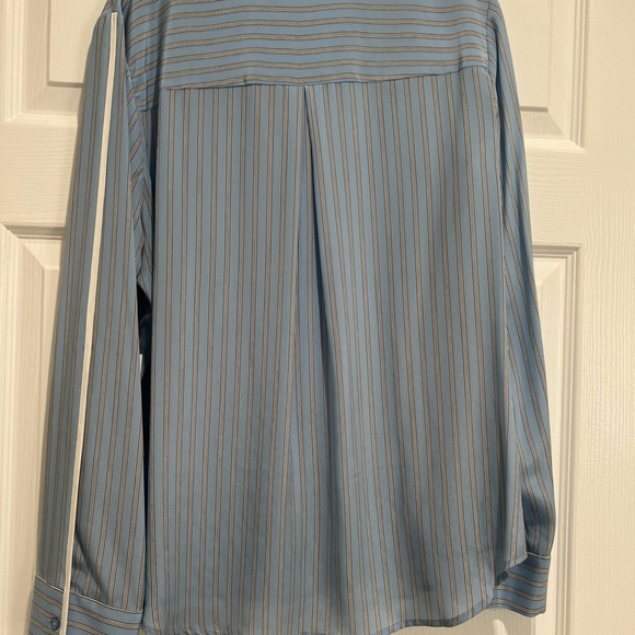 NWT new 🆕 L’Agence Maggie split sleeve blouse size large 100% silk - Picture 9 of 14